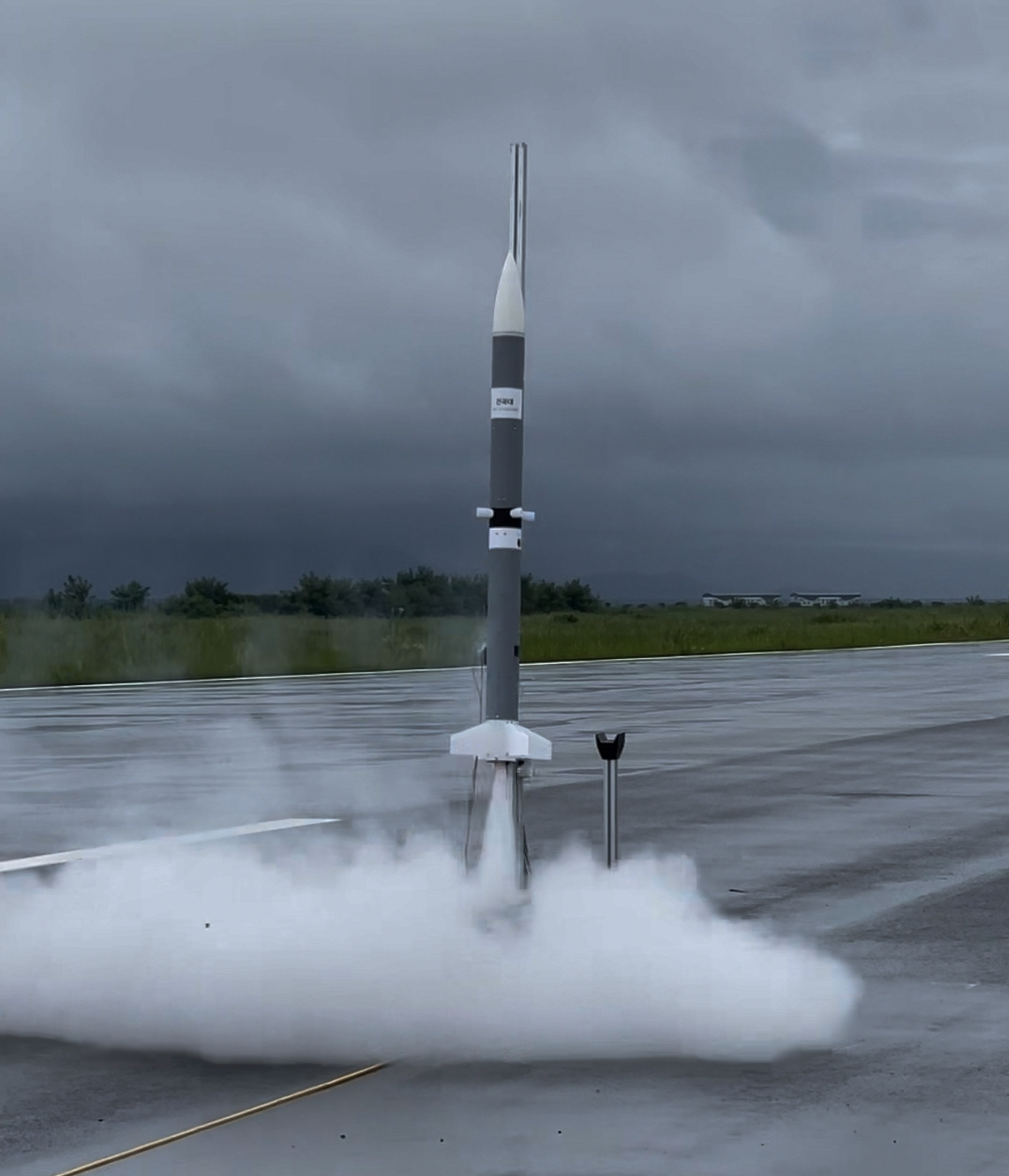 Rocket and ground-level exhaust during a NURA launch test